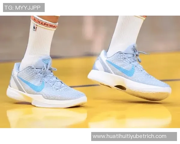 库里今日穿着科比9战靴展现低调风范灰白黑配色尽显简约风格