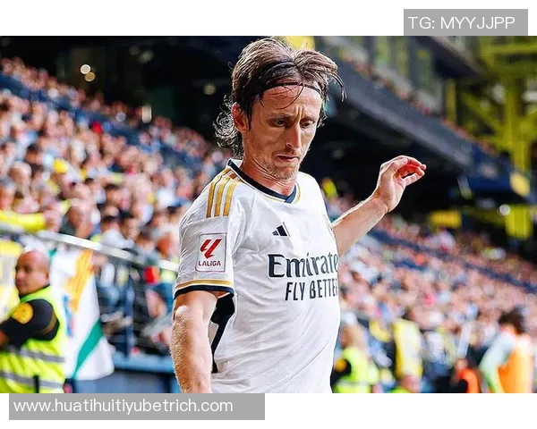 皇马半场领先贝蒂斯贡萨洛打入西甲首球罗德里戈助攻表现出色 皇马半场领先贝蒂斯贡萨洛打入西甲首球罗德里戈助攻表现出色