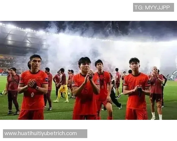 泰山足校教练赞扬彭啸拼搏精神与战斗风格值得学习与推广